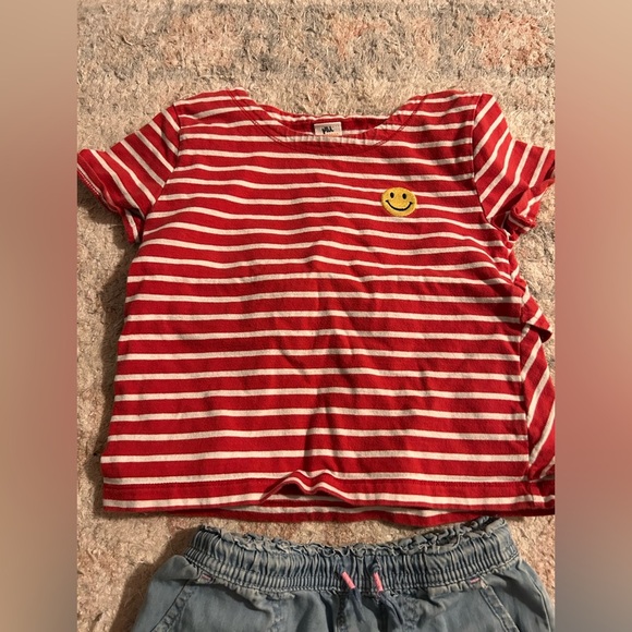 Red Striped T-Shirt with Denim Shorts girls bundle size 5 - Picture 2 of 6